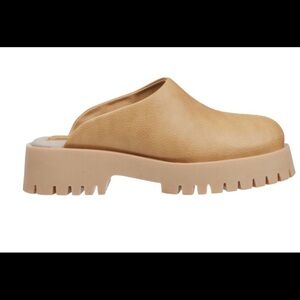 Calia by Carrie Underwood Lugsole Clogs - Size 9 NWT!